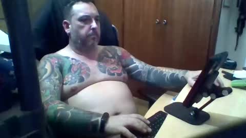 Snapshot of thekier chatting on December 3, 4:39 pm thekier online show from December 3, 4:39 pm