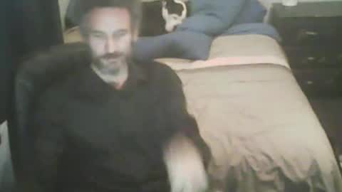 themanwhowearsoneshoe online show from October 25, 6:26 am