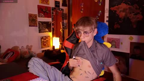 Matt independent model  online show from April 9, 9:54 pm