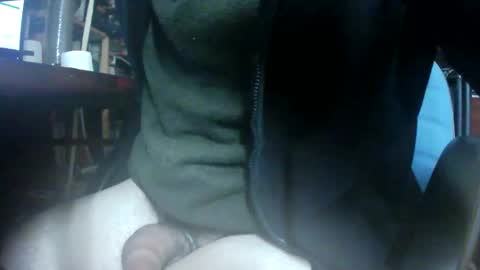 Snapshot of thesixpack_ chatting on December 18, 7:52 pm thesixpack_ online show from December 18, 7:52 pm