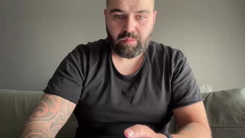 Snapshot of thessalonikios1987 chatting on December 30, 8:10 am Hornyforyou online show from December 30, 8:10 am