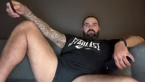 Snapshot of thessalonikios1987 chatting on December 3, 10:40 pm Hornyforyou online show from December 3, 10:40 pm