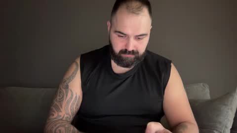 Snapshot of thessalonikios1987 chatting on December 25, 7:03 am Hornyforyou online show from December 25, 7:03 am