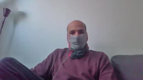 Scarf guy online show from November 26, 9:12 am