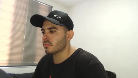 Thiago online show from December 1, 6:22 pm