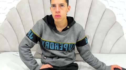 Thiago   online show from February 7, 12:17 pm