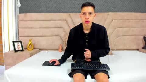 Thiago   online show from July 5, 4:19 am