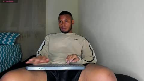 Thiago Instagram   online show from December 3, 2:17 am