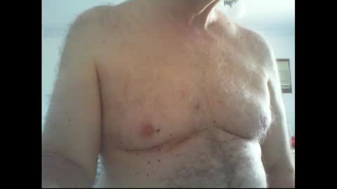 Snapshot of thickmelnik chatting on October 4, 2:16 am James online show from October 4, 2:16 am