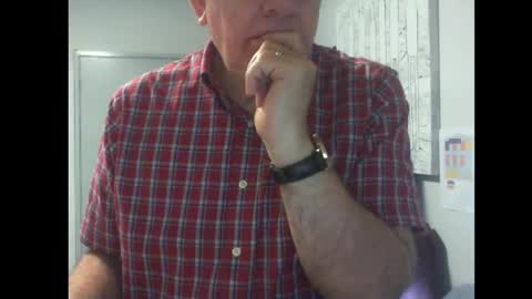 Snapshot of thickmelnik chatting on February 19, 2:12 am James online show from February 19, 2:12 am