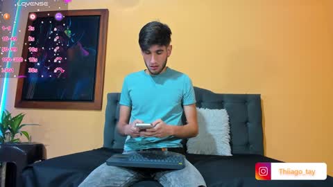 Snapshot of thiiago_tay chatting on December 17, 8:32 pm Thiiago online show from December 17, 8:32 pm