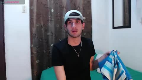 Snapshot of thiiago_tay chatting on September 12, 9:53 am Thiiago online show from September 12, 9:53 am
