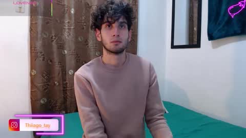 Snapshot of thiiago_tay chatting on September 20, 7:19 am Thiiago online show from September 20, 7:19 am