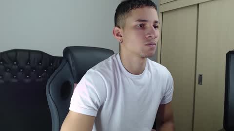 thin_tommy11 online show from February 25, 10:29 pm