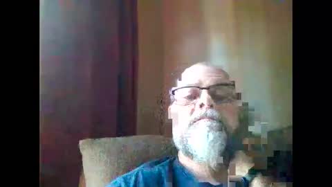 Snapshot of thisguy374 chatting on December 24, 2:01 pm thisguy374 online show from December 24, 2:01 pm