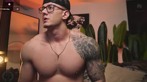 Thomas Falcon online show from January 8, 1:22 am