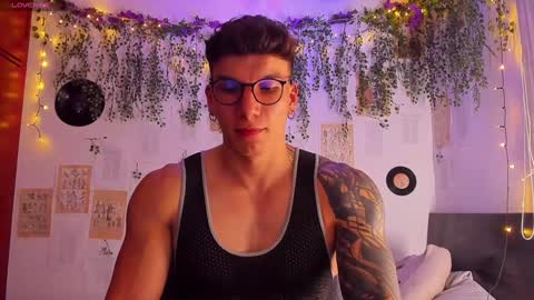 Thomas Grey online show from February 9, 3:32 am