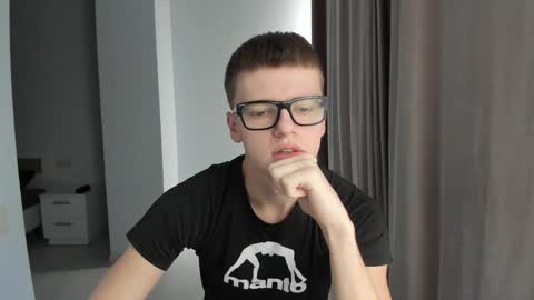 Snapshot of thomas_shelbivip chatting on December 10, 12:05 pm Tomas online show from December 10, 12:05 pm