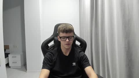 Snapshot of thomas_shelbivip chatting on January 15, 11:08 pm Tomas online show from January 15, 11:08 pm
