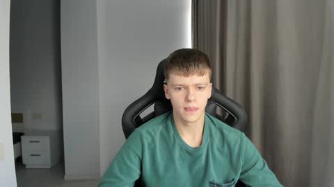 Snapshot of thomas_shelbivip chatting on February 2, 10:24 am Tomas online show from February 2, 10:24 am