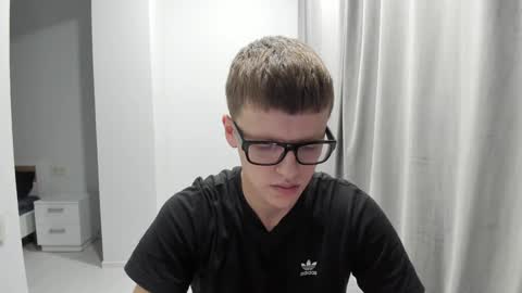 Snapshot of thomas_shelbivip chatting on December 12, 7:04 pm Tomas online show from December 12, 7:04 pm