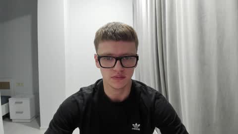 Snapshot of thomas_shelbivip chatting on December 6, 1:44 pm Tomas online show from December 6, 1:44 pm