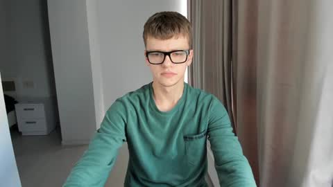 Snapshot of thomas_shelbivip chatting on January 12, 11:28 am Tomas online show from January 12, 11:28 am