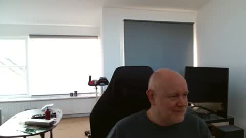 thomash32 online show from November 7, 1:58 pm