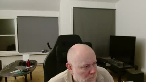 thomash32 online show from November 14, 10:44 pm