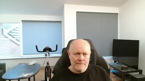 thomash32 online show from October 9, 7:13 am