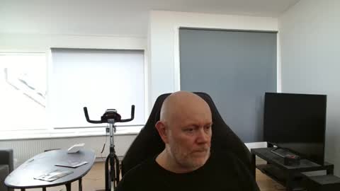 thomash32 online show from October 18, 9:03 am