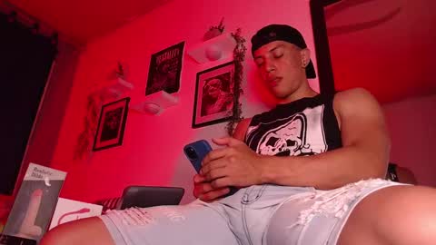 Snapshot of thomsevery_ chatting on December 13, 3:38 am Thoms Every online show from December 13, 3:38 am