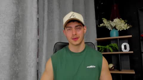 Snapshot of thomylov chatting on February 10, 11:13 pm thomylov online show from February 10, 11:13 pm