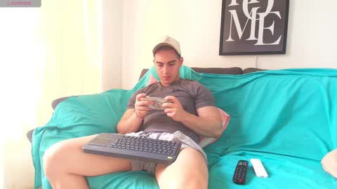 Snapshot of thomylov chatting on March 7, 6:43 pm thomylov online show from March 7, 6:43 pm