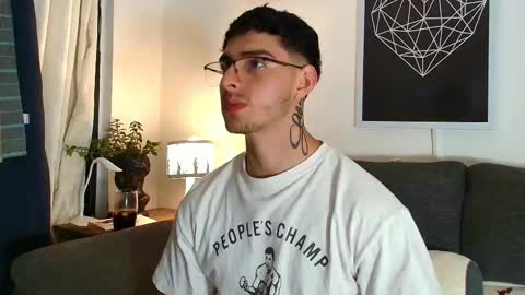 thomylov online show from March 21, 1:42 am