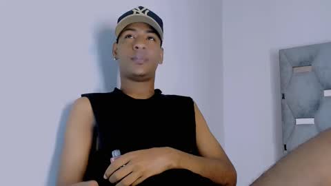 tiago_xxx_ online show from October 18, 11:09 pm