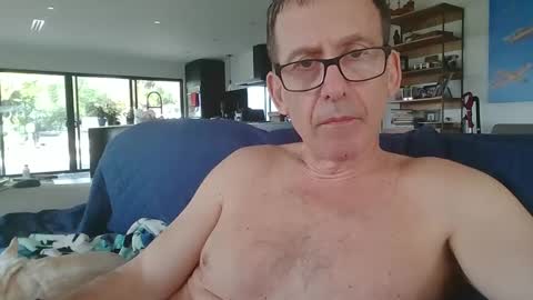 JustMe online show from December 8, 6:39 pm