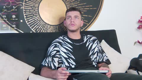 Tiger online show from December 15, 8:47 pm