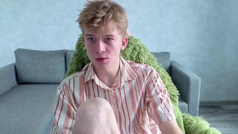 Snapshot of timmy7topcut chatting on October 10, 5:23 am Timmy online show from October 10, 5:23 am