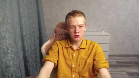 Snapshot of timmy7topcut chatting on December 4, 11:19 am Timmy online show from December 4, 11:19 am