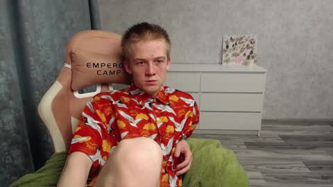 Snapshot of timmy7topcut chatting on December 12, 1:28 pm Timmy online show from December 12, 1:28 pm