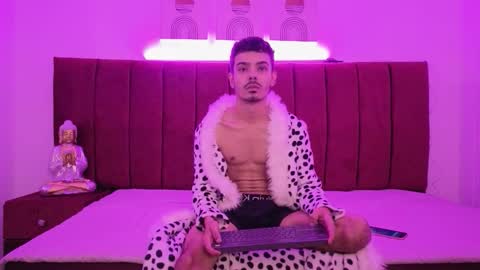 Evans  online show from October 18, 10:15 pm