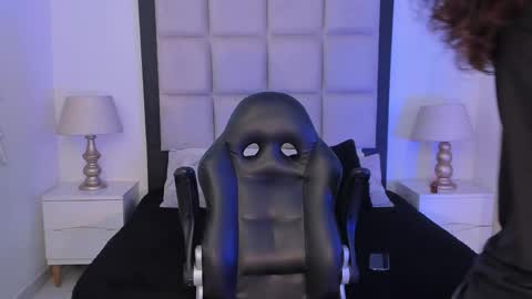 Thomm  Independent Model online show from February 21, 7:31 am