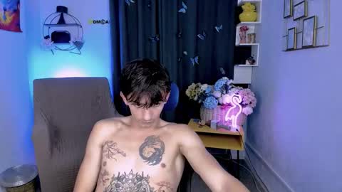Snapshot of tobi_yours chatting on October 5, 12:25 am tobi_yours online show from October 5, 12:25 am