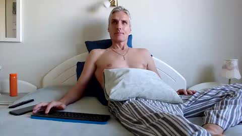 Snapshot of toffmen chatting on October 11, 6:50 am Daniel Bisexual uncut 20cm online show from October 11, 6:50 am