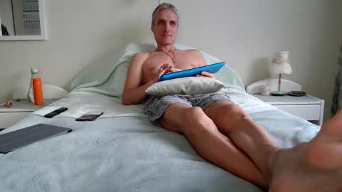 Daniel Bisexual uncut 20cm online show from March 15, 4:02 pm