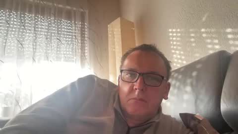Snapshot of tom6644 chatting on February 8, 9:35 am Tom online show from February 8, 9:35 am