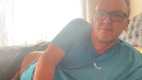 Snapshot of tom6644 chatting on October 11, 1:15 pm Tom online show from October 11, 1:15 pm