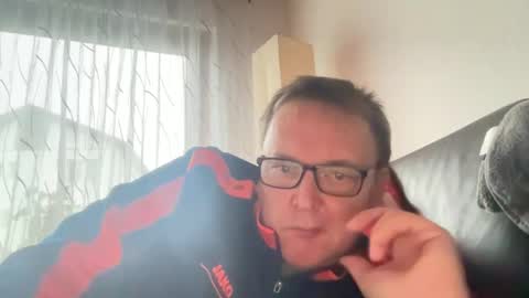 Snapshot of tom6644 chatting on December 13, 9:47 am Tom online show from December 13, 9:47 am