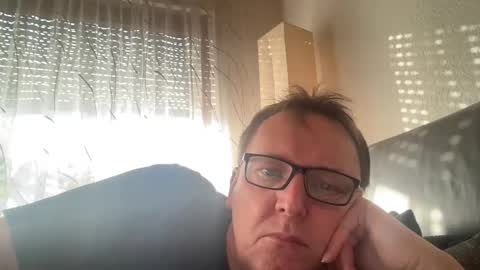 Snapshot of tom6644 chatting on February 2, 9:30 am Tom online show from February 2, 9:30 am